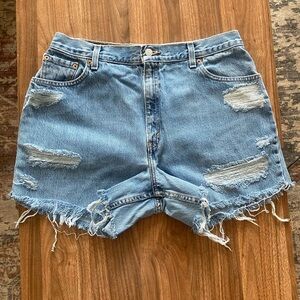 Levi 550 Distressed Cut Off Shorts size 14